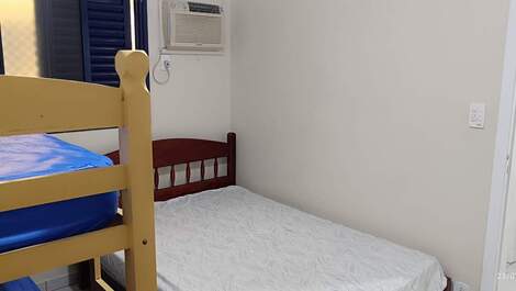 Quarto 01 cama casal 01 beliche 