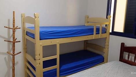 Quarto 01 cama casal e 01 beliche