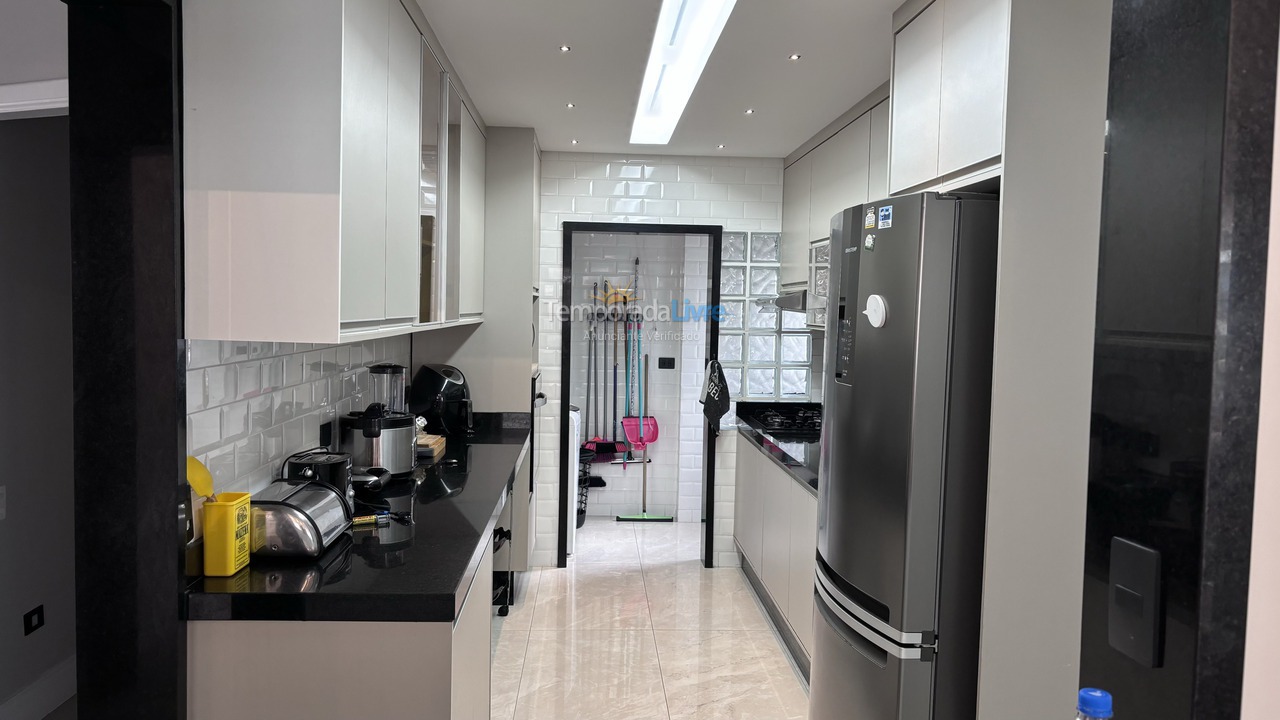 Apartment for vacation rental in Guarujá (Enseada)