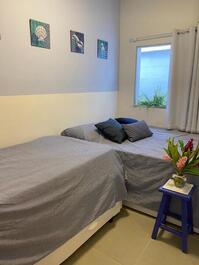 Casa con capacidad para 14 personas, piscina y barbacoa.