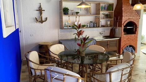 Casa con capacidad para 14 personas, piscina y barbacoa.