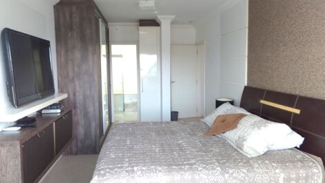 LUXURIOUS HOUSE WITH POOL 100 METERS FROM THE SEA