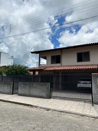 Beautiful house with Jacuzzi for 15 people in Canto Grande