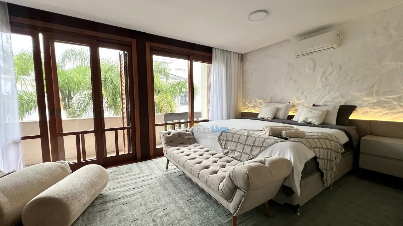 House for vacation rental in Florianopolis (Jurerê Internacional)