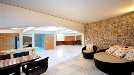 Casa com 6 suítes e piscina na Praia de Juquehy