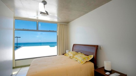 Casa com 6 suítes e piscina na Praia de Juquehy