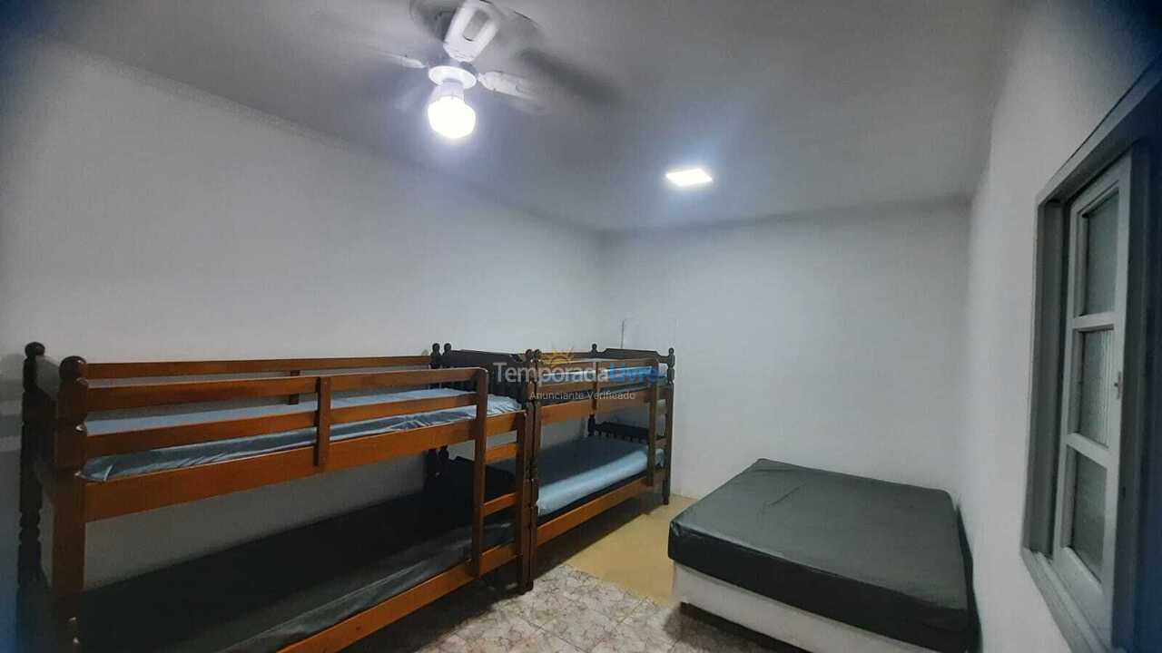 Casa para alquiler de vacaciones em Praia Grande (Balneário Maracanã)