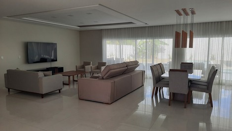 Casa alto padrão, p/ temporada 5Q com ar, no cond. outeiro da gloria.