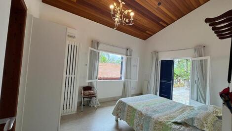 Juquehy, 5 bedrooms, swimming pool, barbecue and pizza oven. Sleeps 11.