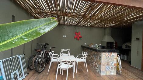 Juquehy, 5 bedrooms, swimming pool, barbecue and pizza oven. Sleeps 11.