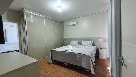 Linda casa localizada na Praia de Zimbros!