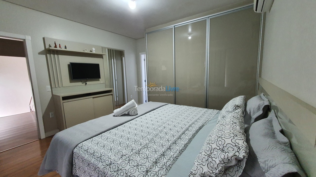 Casa para aluguel de temporada em Bombinhas (Praia de Zimbros)