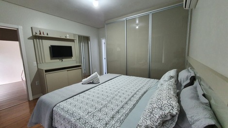 Linda casa localizada na Praia de Zimbros!