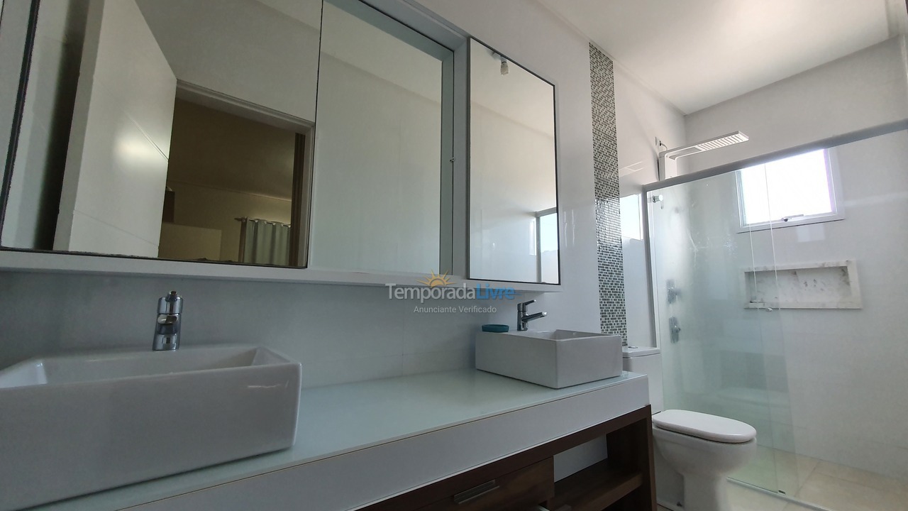 Casa para aluguel de temporada em Bombinhas (Praia de Zimbros)