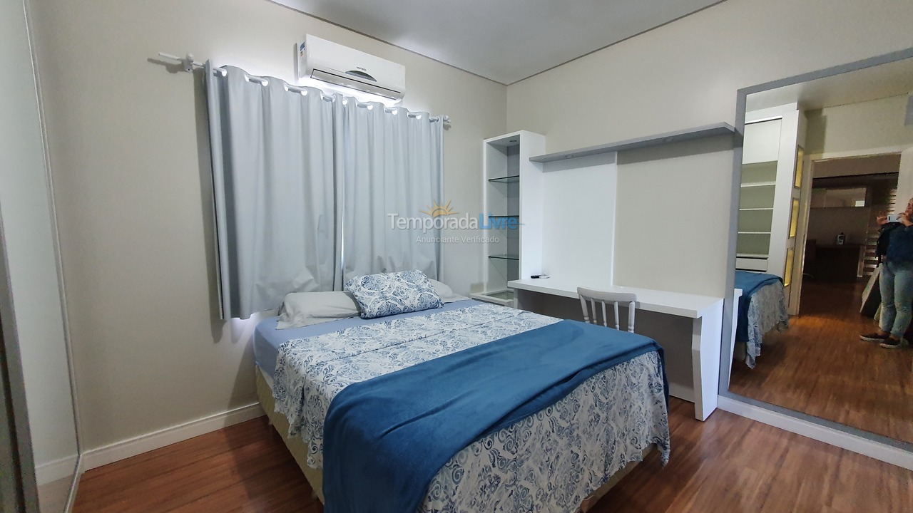 Casa para aluguel de temporada em Bombinhas (Praia de Zimbros)