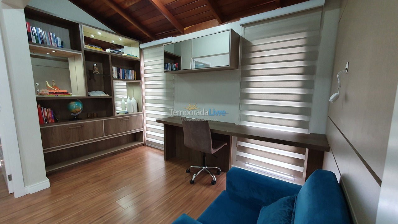 Casa para aluguel de temporada em Bombinhas (Praia de Zimbros)