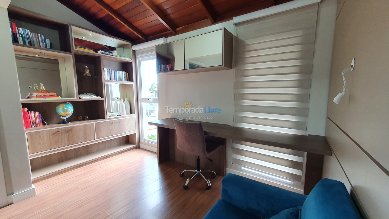 Casa para aluguel de temporada em Bombinhas (Praia de Zimbros)