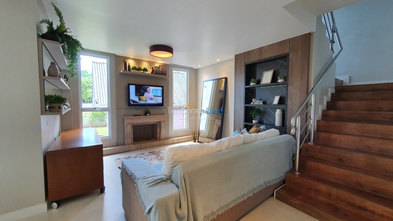 Casa para aluguel de temporada em Bombinhas (Praia de Zimbros)