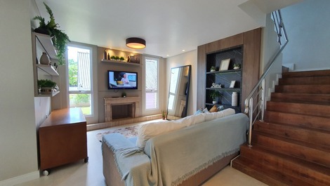 Linda casa localizada na Praia de Zimbros!