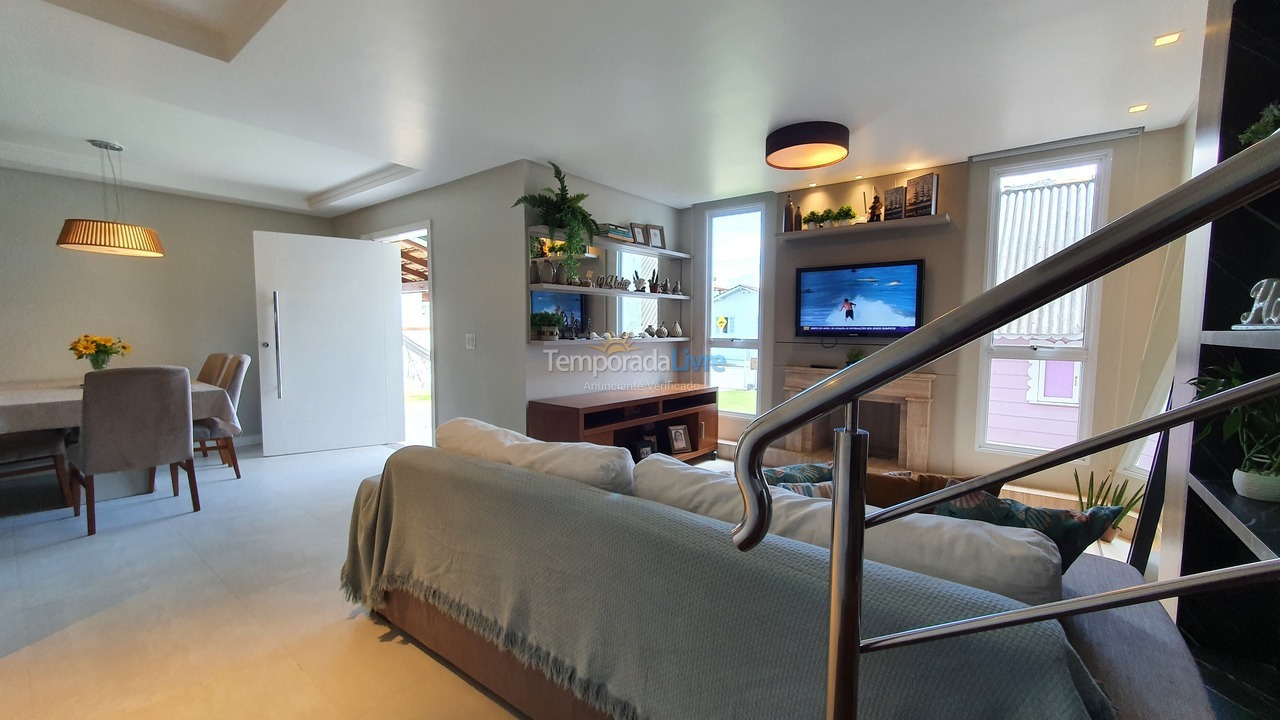 Casa para aluguel de temporada em Bombinhas (Praia de Zimbros)