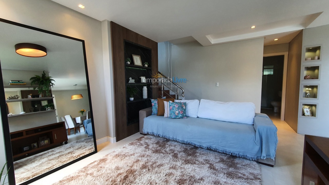 Casa para aluguel de temporada em Bombinhas (Praia de Zimbros)