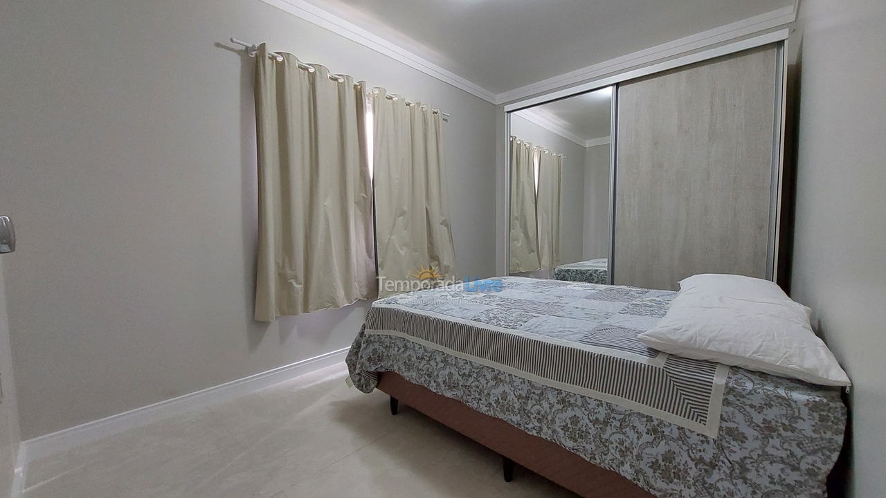 Casa para aluguel de temporada em Bombinhas (Praia de Zimbros)