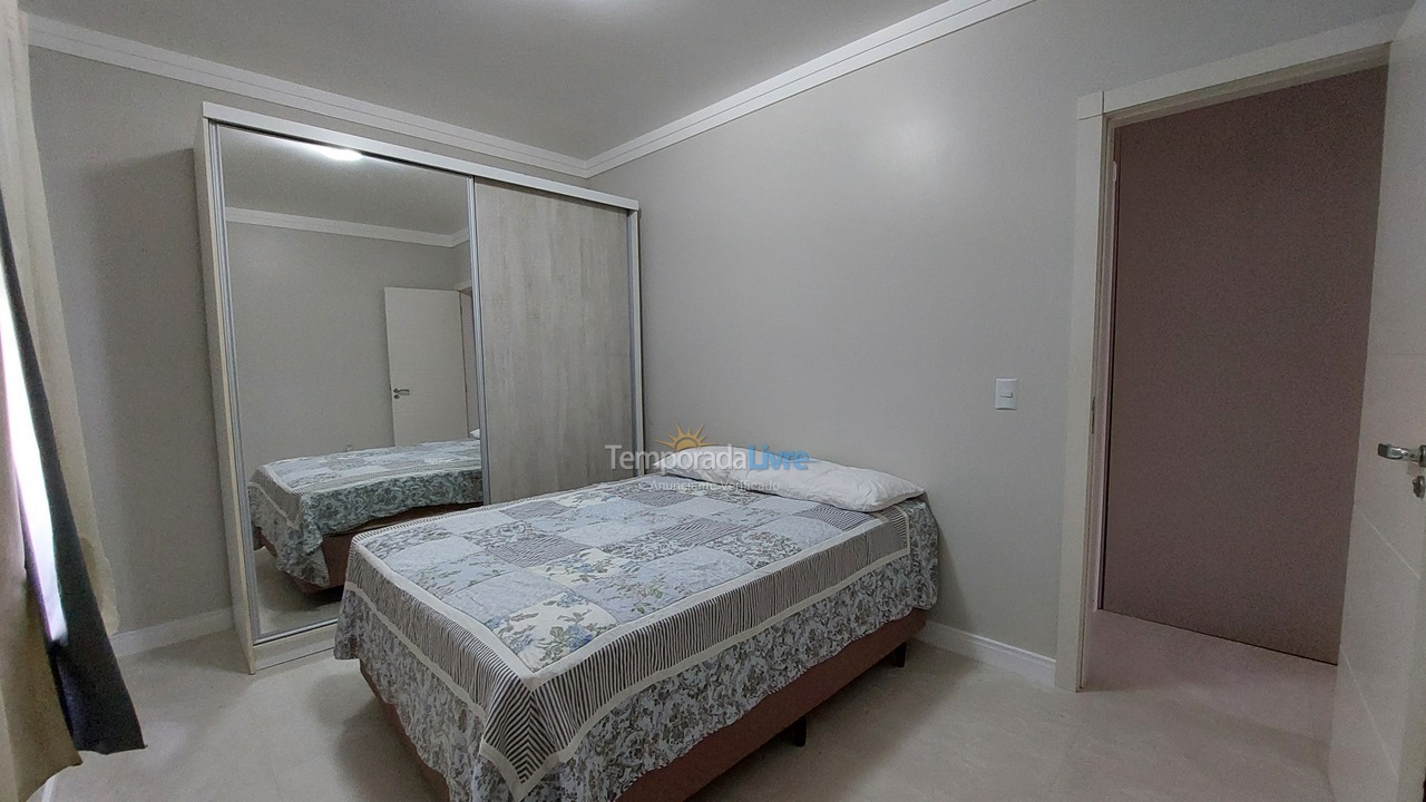 Casa para aluguel de temporada em Bombinhas (Praia de Zimbros)