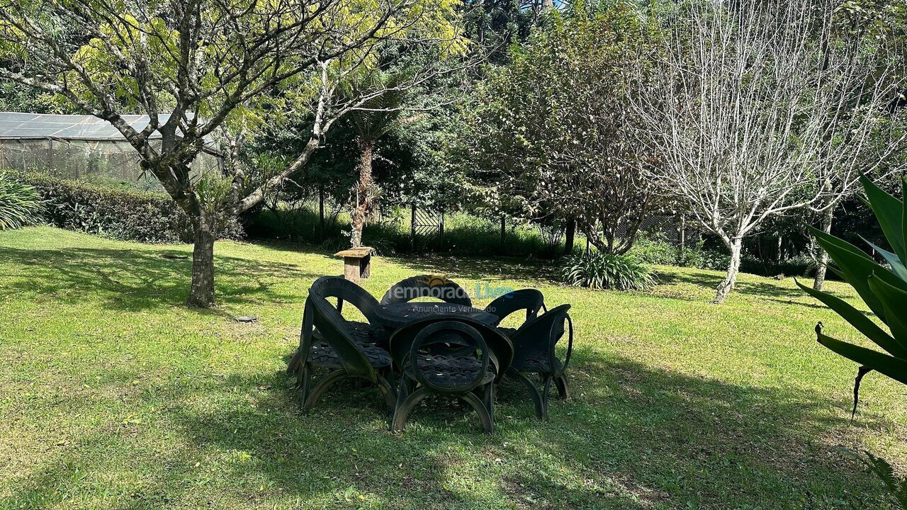 Casa para aluguel de temporada em Campos do Jordão (Pedra do Fogo)
