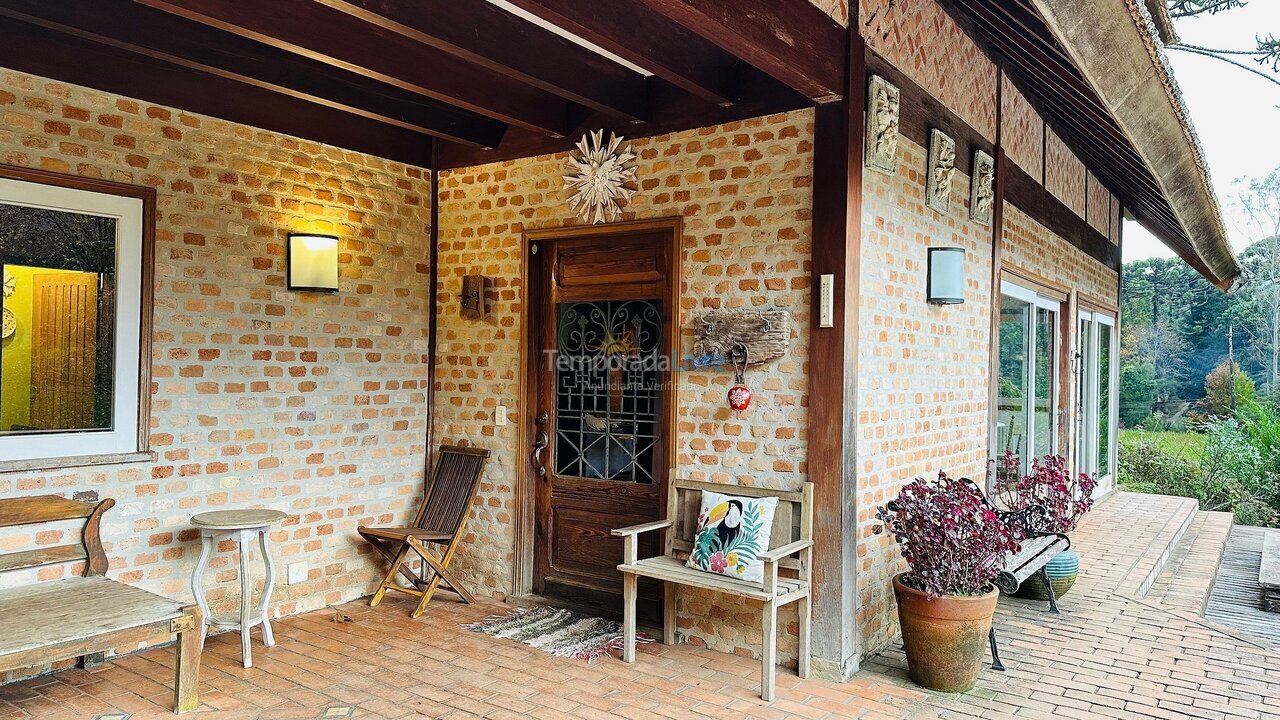 Casa para aluguel de temporada em Campos do Jordão (Descansopolis)