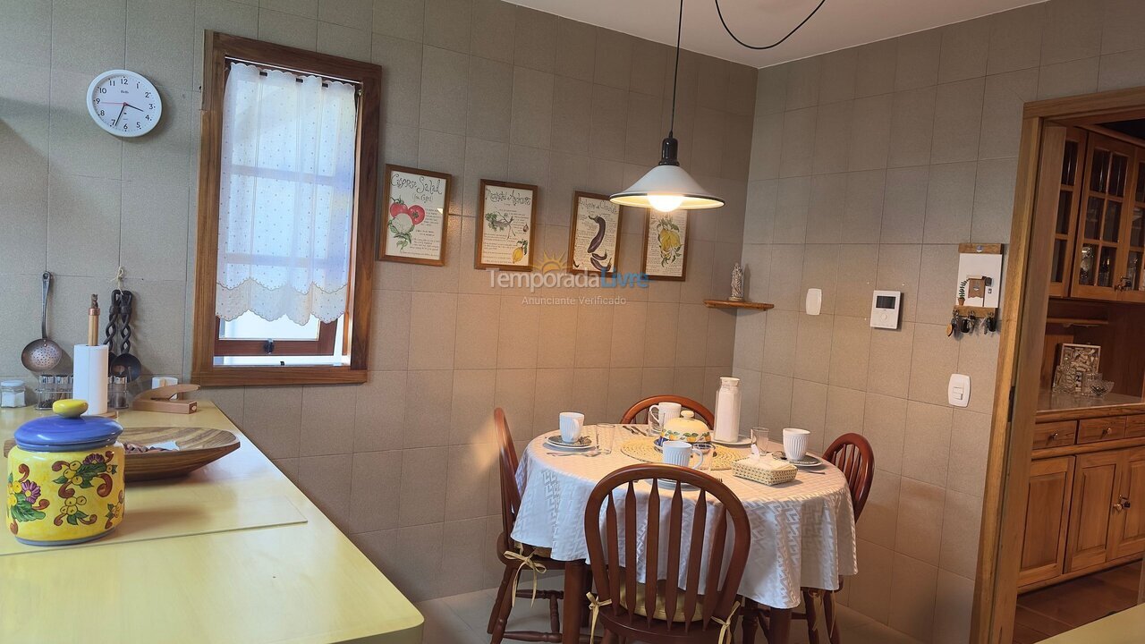 Apartment for vacation rental in Campos do Jordão (Capivari)