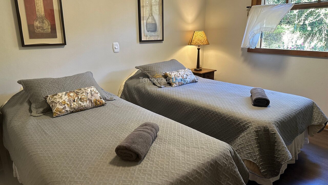 Apartment for vacation rental in Campos do Jordão (Capivari)