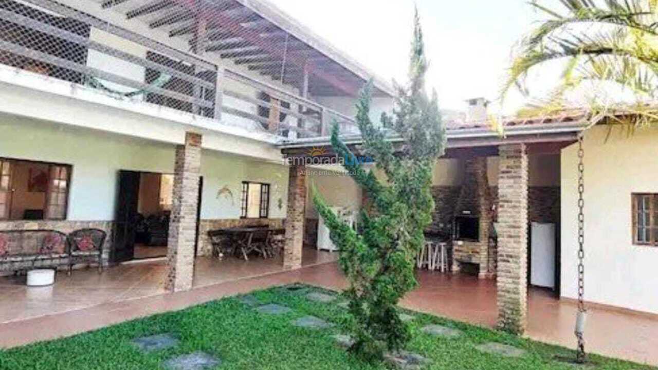 Casa para aluguel de temporada em Caraguatatuba (Massaguaçu)