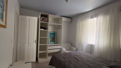 HOUSE WITH POOL AND FENCED YARD ON THE COSTÃO DE BOMBAS