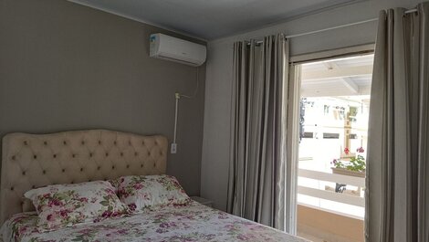 HOUSE WITH POOL AND FENCED YARD ON THE COSTÃO DE BOMBAS