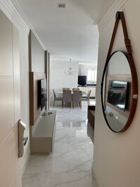 CÓMODO APARTAMENTO CON 3 SUITES EN MEIA PRAIA