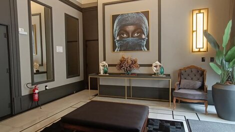 CÓMODO APARTAMENTO CON 3 SUITES EN MEIA PRAIA