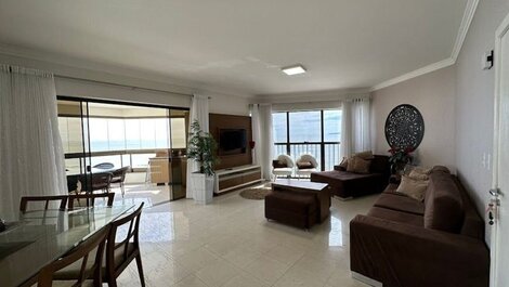 BELÍSSIMO SOLAR FRENTE MAR PARA 12 PESSOAS