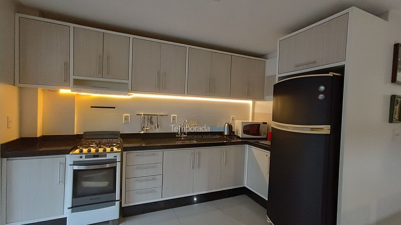 Apartamento para aluguel de temporada em Itapema (Meia Praia)