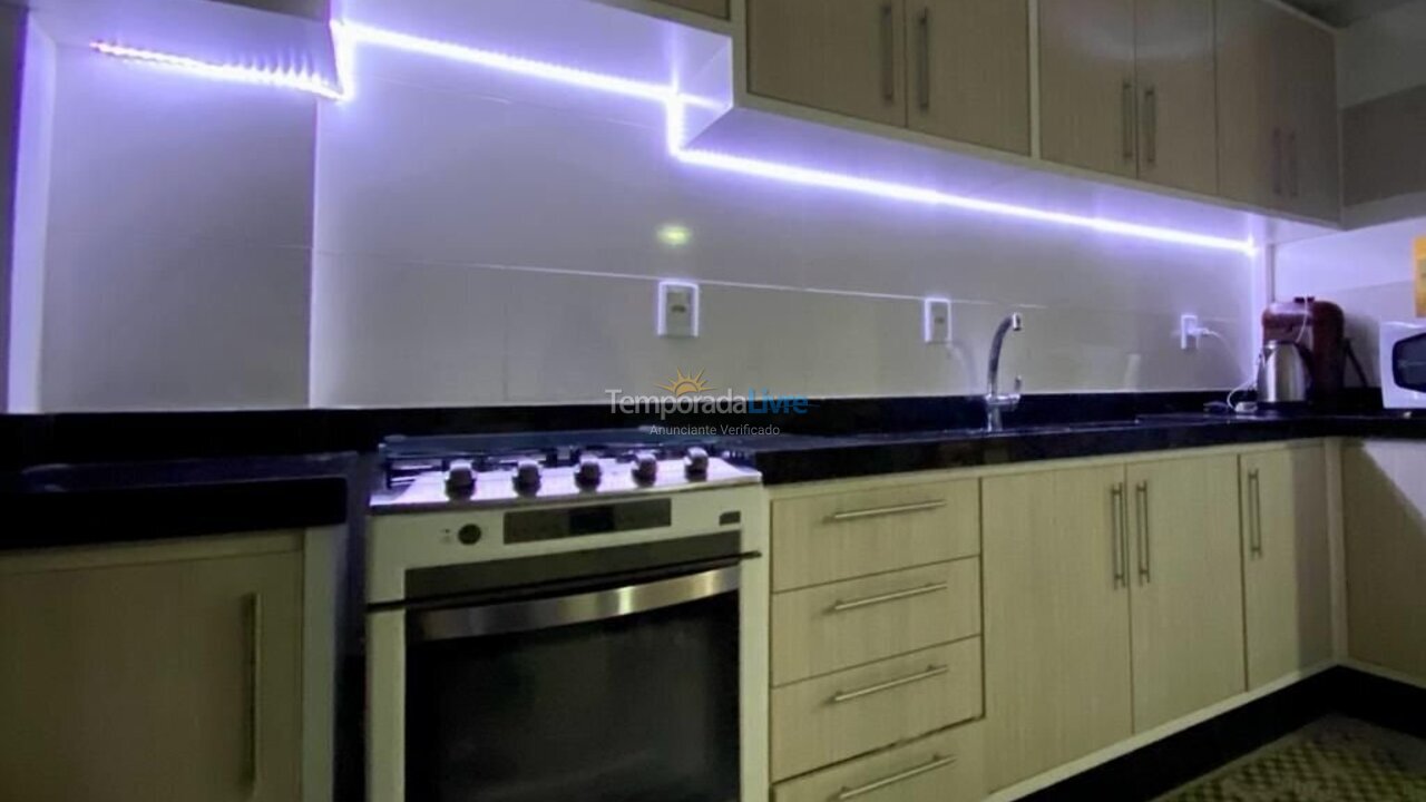 Apartamento para aluguel de temporada em Itapema (Meia Praia)