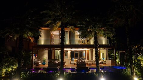 Mansão Prime em Cond. Frente Mar-Praia do Forte-BA