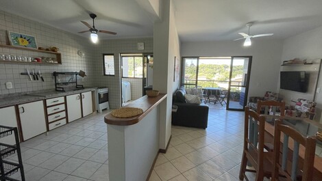 Apartment on the avenue overlooking the sea.