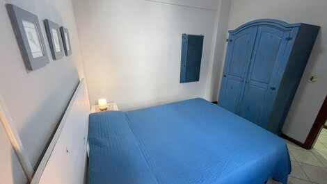 Apartment on the avenue overlooking the sea.