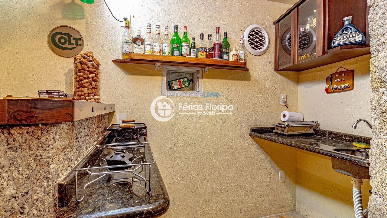 Casa para aluguel de temporada em Florianópolis (Rio Tavares)