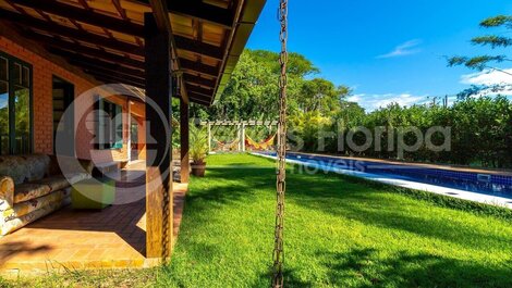 Spacious House Gourmet Area, Swimming Pool, Football Field and Large Garden