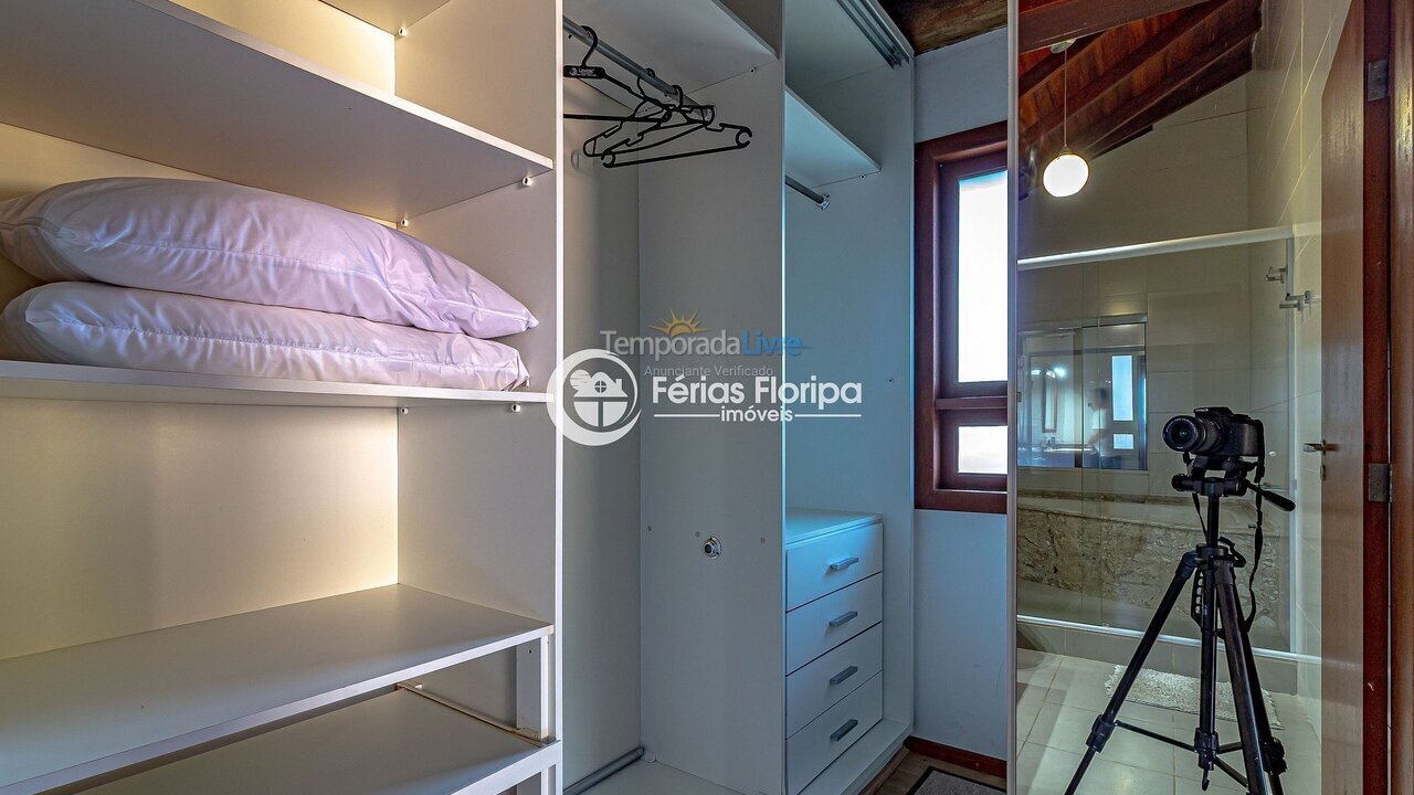 Casa para aluguel de temporada em Florianopolis (Campeche)