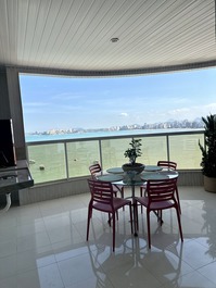 Varanda com area gourmet/churrasqueira elétrica