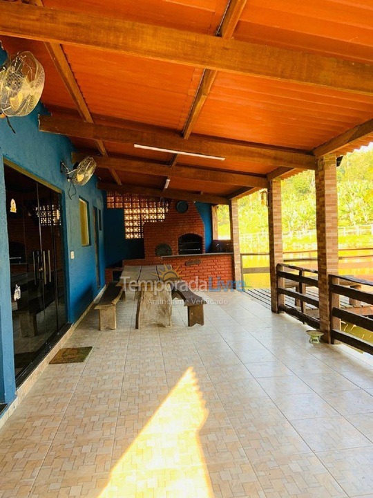 Chácara / sítio para aluguel de temporada em Miracatu (Pedro Barros)