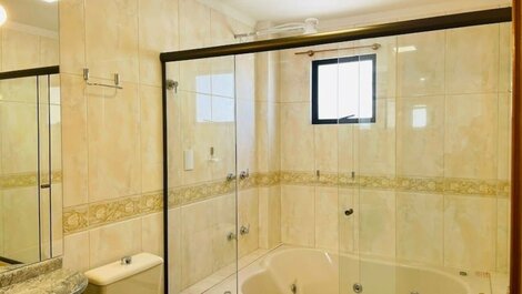 PARAÍSO FRENTE MAR EM MEIA PRAIA PARA 16 PESSOAS