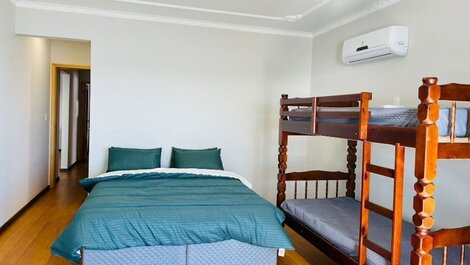 PARAÍSO FRENTE MAR EM MEIA PRAIA PARA 16 PESSOAS