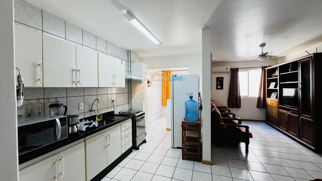 Apartamento para aluguel de temporada em Bombinhas (Praia de Bombas)